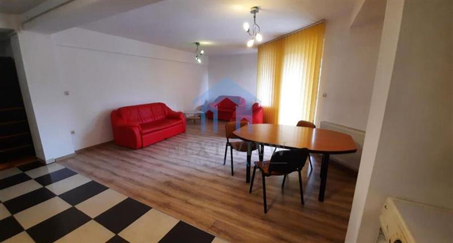 Apartament cu 3 camere decomandat în Zorilor