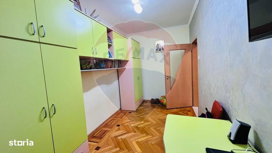 Apartament cu 3 camere semidecomandat, mobilat în Rogerius