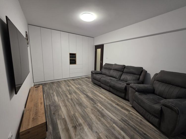 Apartament cu 3 camere decomandat în Berceni