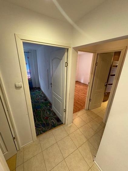 Apartament cu 3 camere decomandat, mobilat în Răcădău