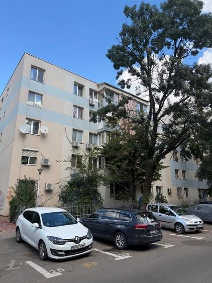 Apartament cu 3 camere semidecomandat, mobilat în Titan