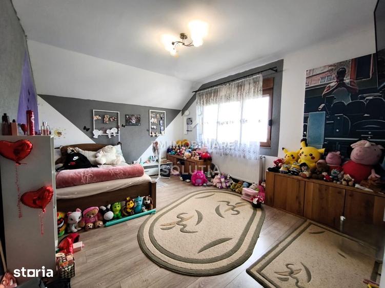 Casă cu 5 camere cu Teren 459 Mp în Recea