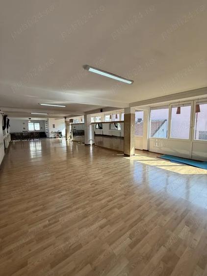 Spațiu comercial, de 567 mp, în Rogerius