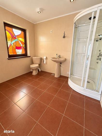 Casă cu 6 camere cu Teren 350 Mp în Joița