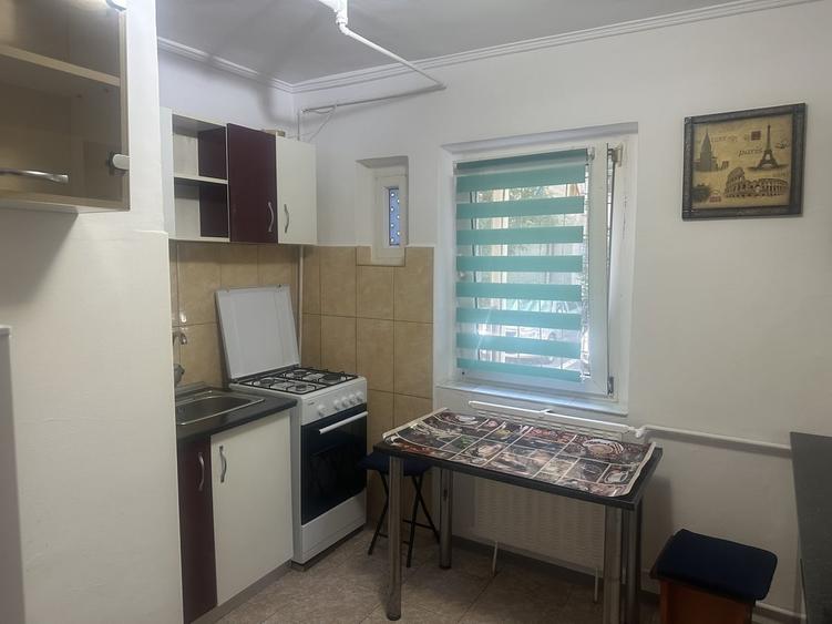 Garsonieră decomandată în Uverturii