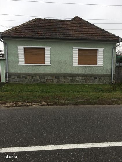 Casă cu 3 camere cu Teren 2000 Mp în Saca