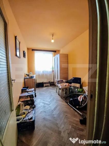 Apartament cu 4 camere semidecomandat în Central