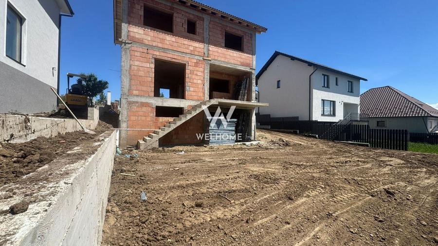Casă individuală cu 4 camere cu Canalizare în Șura Mare