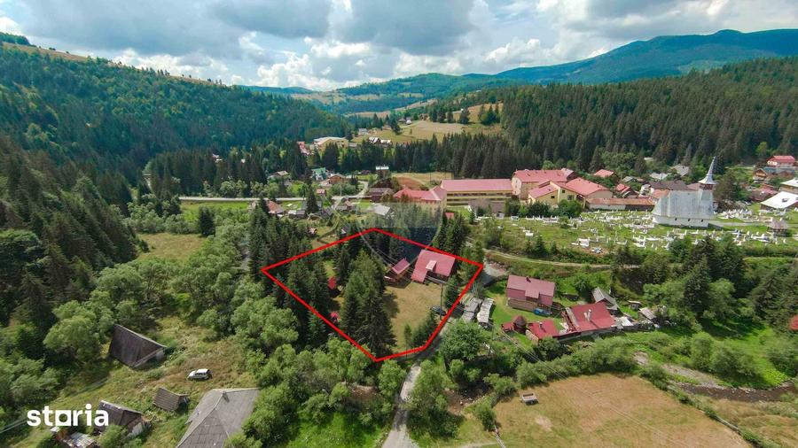 Casă cu Teren 3326 Mp în Cobleș