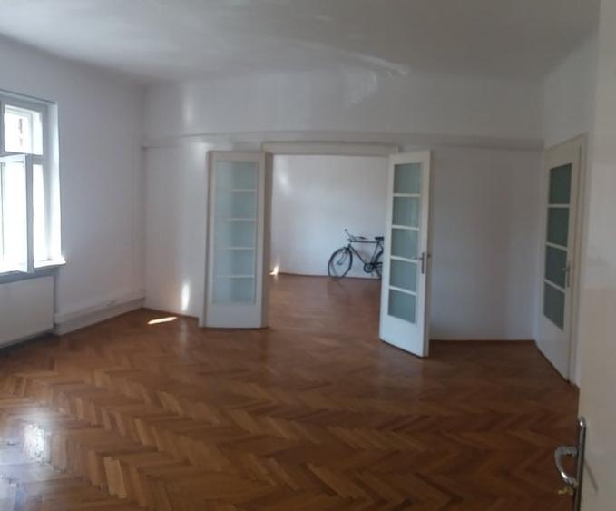 Birou, de 220 mp, în Ultracentral