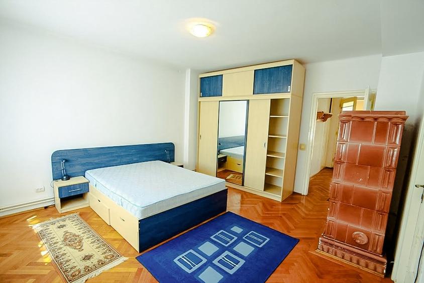 Apartament cu 3 camere decomandat în Centrul Istoric
