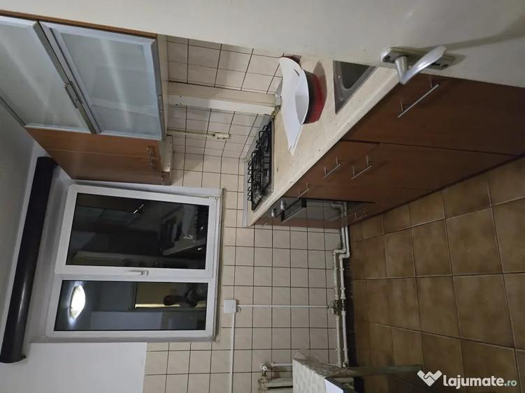 Apartament cu 3 camere decomandat în 1 Mai