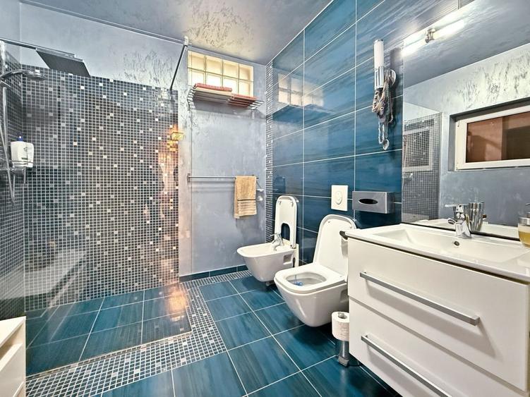Casă individuală cu 10 camere cu Canalizare în Fratelia