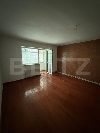 Apartament cu 3 camere, decomandat, zona George Enescu - 1