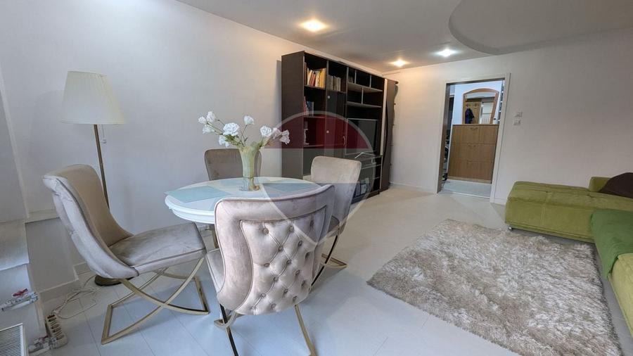 Apartament cu 3 camere decomandat, mobilat în P-ța Alba Iulia