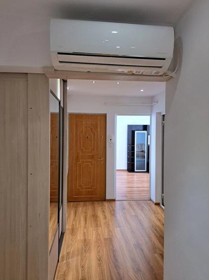 Apartament cu 3 camere decomandat în Siderurgiștilor