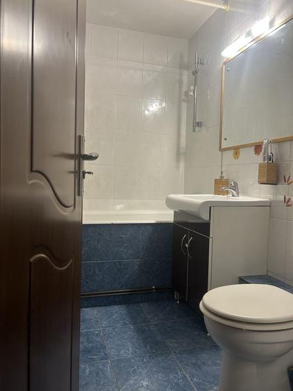 Apartament cu 3 camere decomandat în Eremia