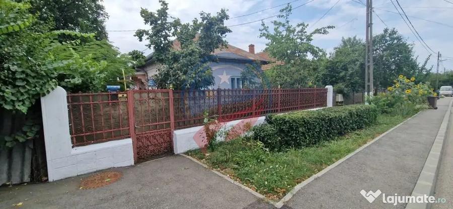 Casă cu 3 camere cu Teren 595 Mp în Central
