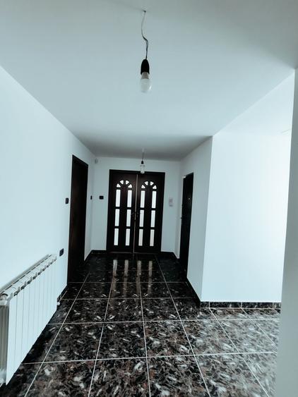 Casă cu 3 camere decomandat în Gălbinași