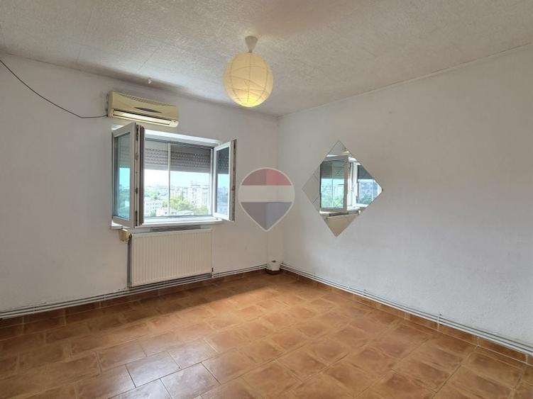 Apartament cu 3 camere decomandat în Berceni