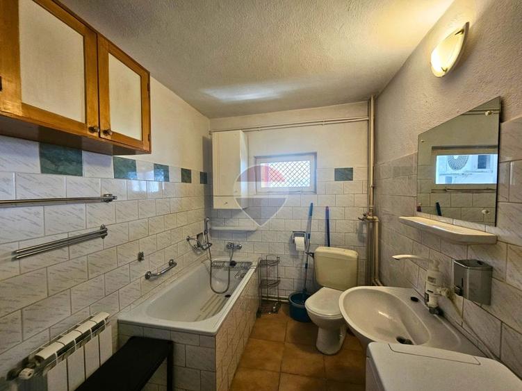 Casă individuală cu 6 camere cu Teren 276 Mp în Păulești