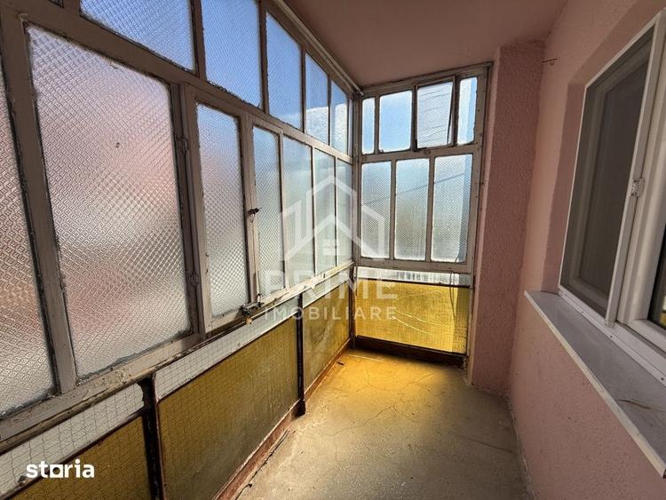 Apartament cu 4 camere decomandat în Cetate
