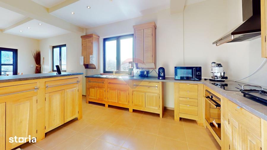 Casă cu 7 camere cu Teren 1672 Mp în Bran