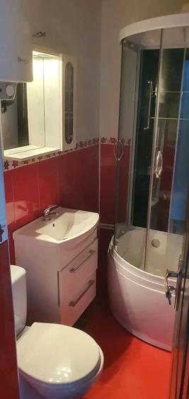 Apartament cu 3 camere decomandat în Cet
