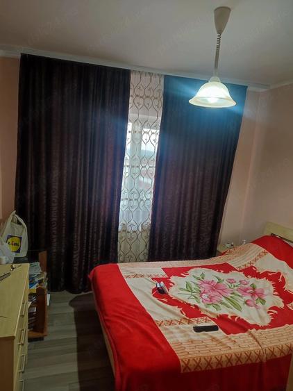 Apartament cu 3 camere decomandat în Est