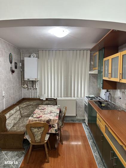 Apartament cu 3 camere semidecomandat, mobilat în Orizont