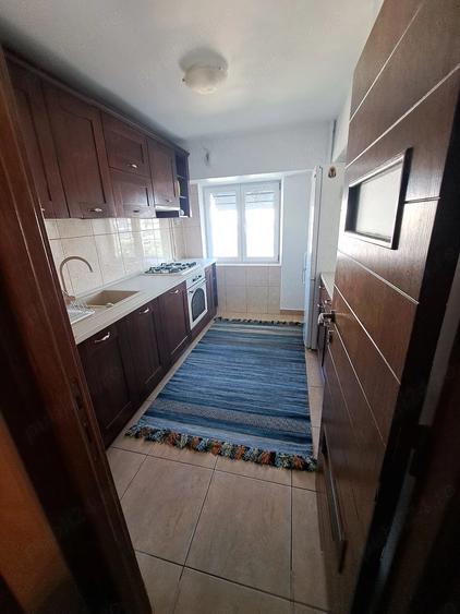 Apartament cu 3 camere semidecomandat în Decebal