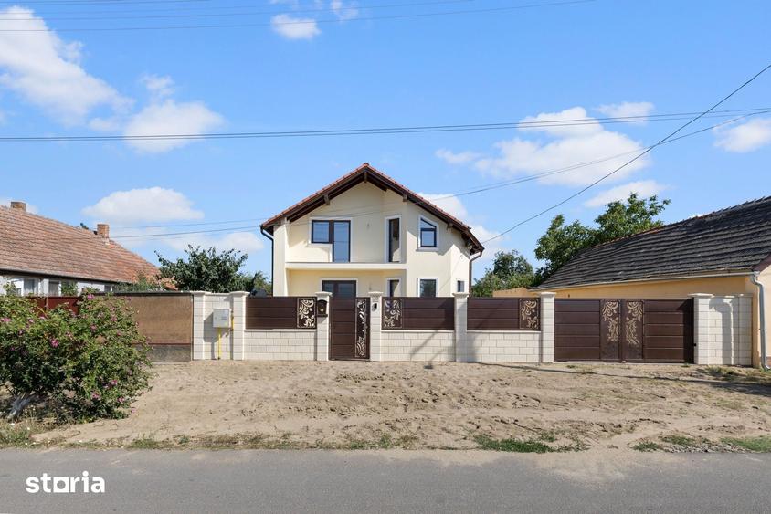 Casă cu 5 camere cu Teren 683 Mp în Central