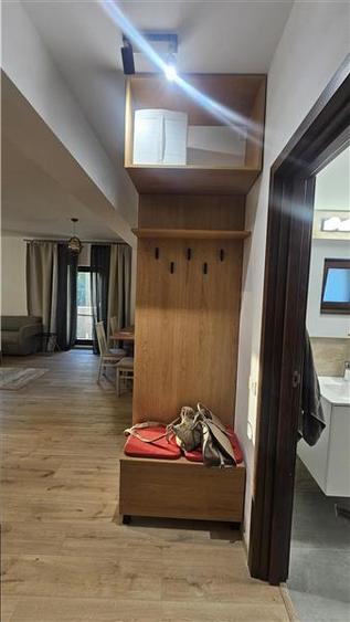 Apartament cu 2 camere semidecomandat, mobilat în Pajura