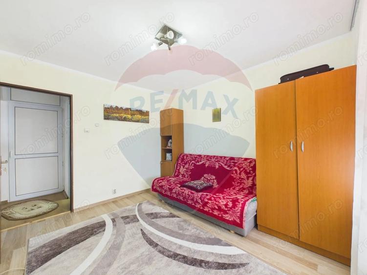Apartament cu 4 camere semidecomandat, mobilat în Rahova