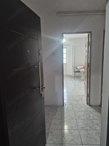 Apartament 2 camere foarte spatios, zona centrala Pucioasa - 5