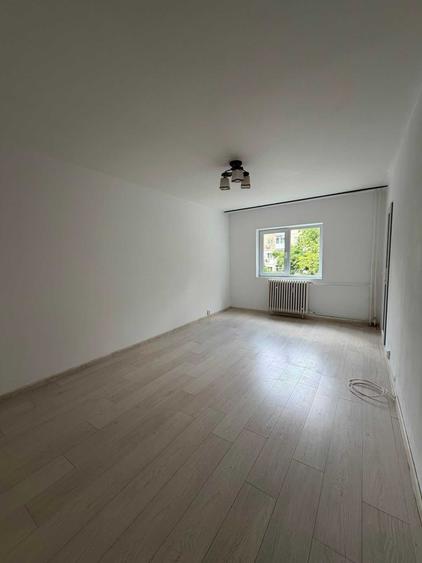 Apartament cu 2 camere decomandat în Vest