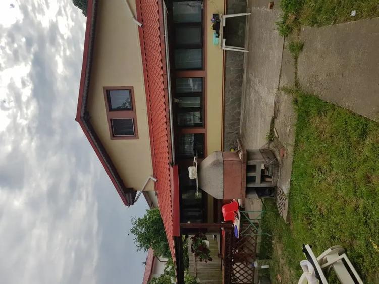 Casă cu 5 camere cu Teren 2725 Mp în Izvorani