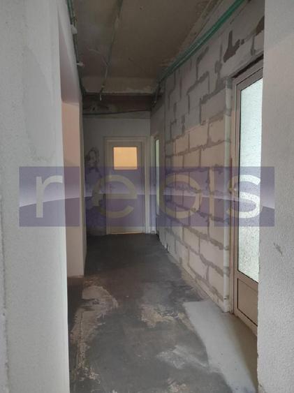 Apartament cu 4 camere decomandat în Calea Călărașilor