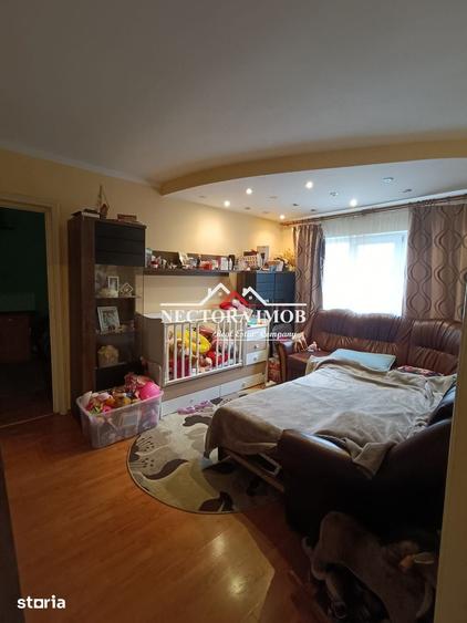 Apartament cu 3 camere semidecomandat în Nufărul