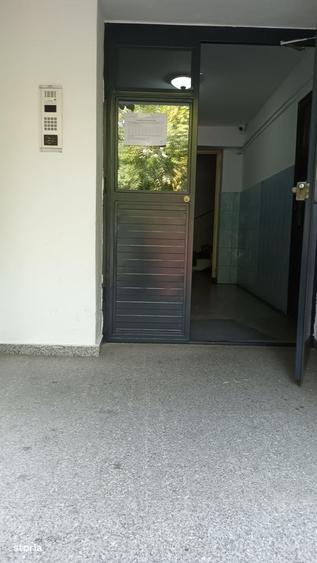 Garsonieră decomandată în Costin Georgian