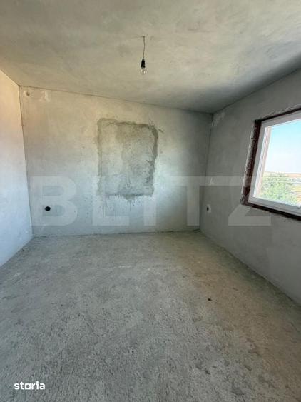 Casă cu 8 camere cu Teren 700 Mp în Șcheia