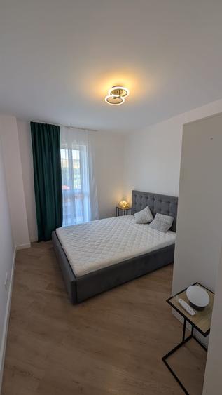 Apartament cu 3 camere semidecomandat în Florești