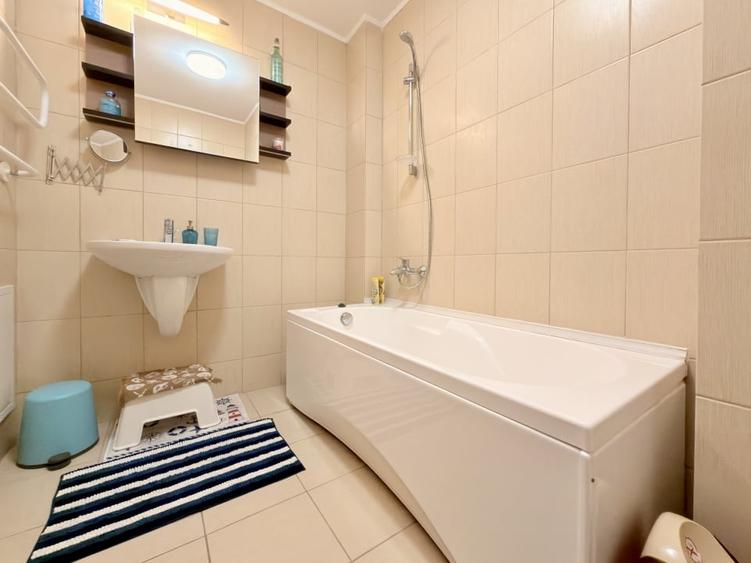Apartament cu 2 camere semidecomandat, mobilat în Sat Vacanță
