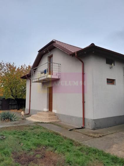 Casă individuală cu 7 camere cu Canalizare în Islaz