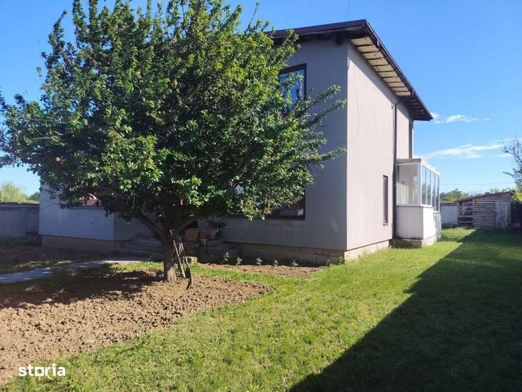 Casă cu 4 camere cu Teren 570 Mp în Aeroport
