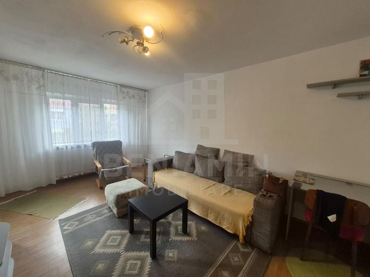 Apartament cu 3 camere decomandat, mobilat în Lăpuș