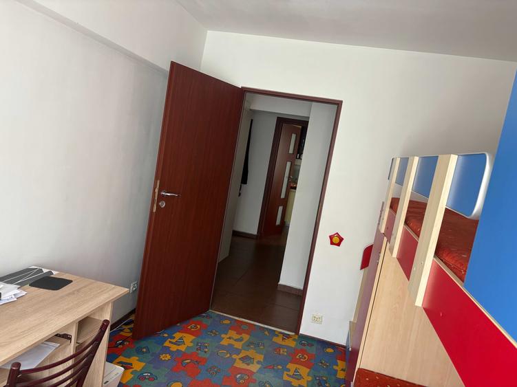 Apartament cu 3 camere decomandat în Valea Ialomiței