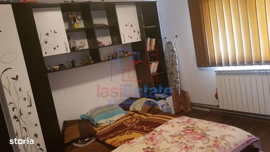 Apartament cu 3 camere decomandat în Nicolina