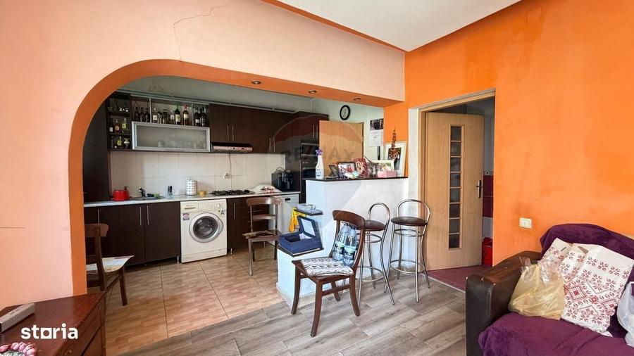 Casă cu 4 camere cu Teren 687 Mp în Central