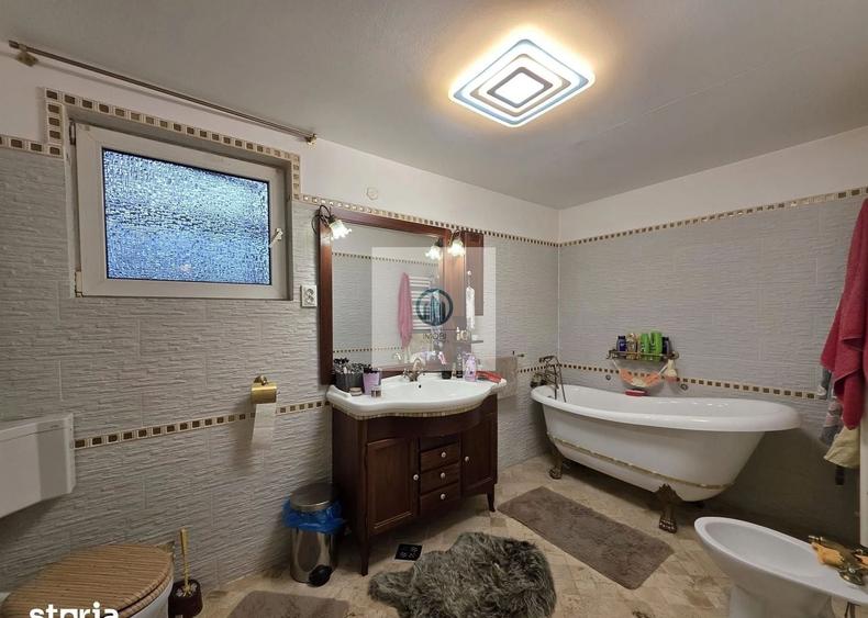 Casă individuală cu 4 camere cu Canalizare în Central
